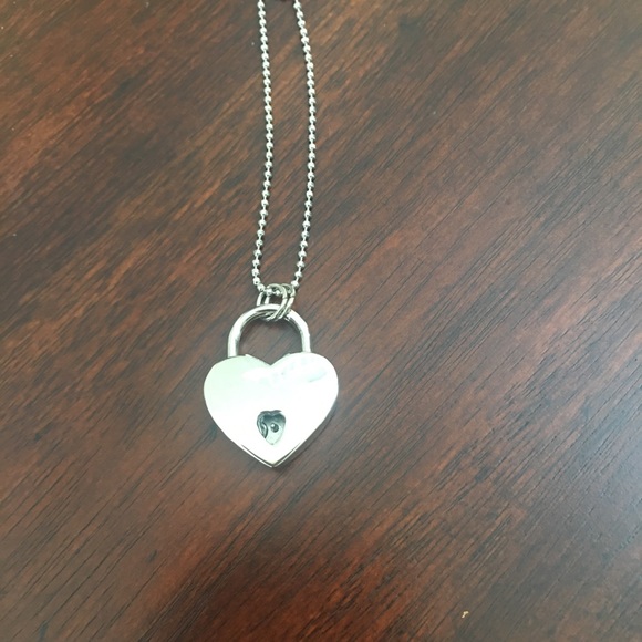 Silver tone heart lock pendant - Picture 4 of 7